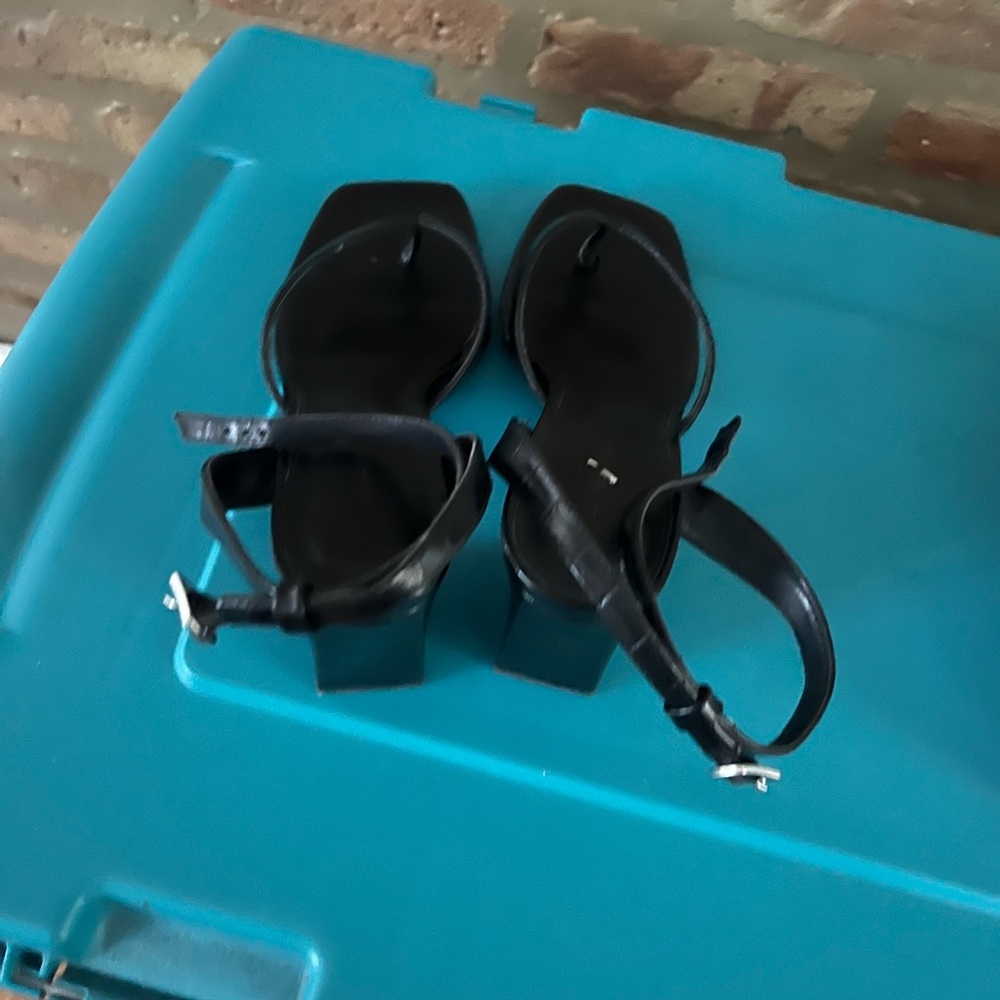 14th & Union Black Sandals with Ankle Strap - Picture 3 of 6